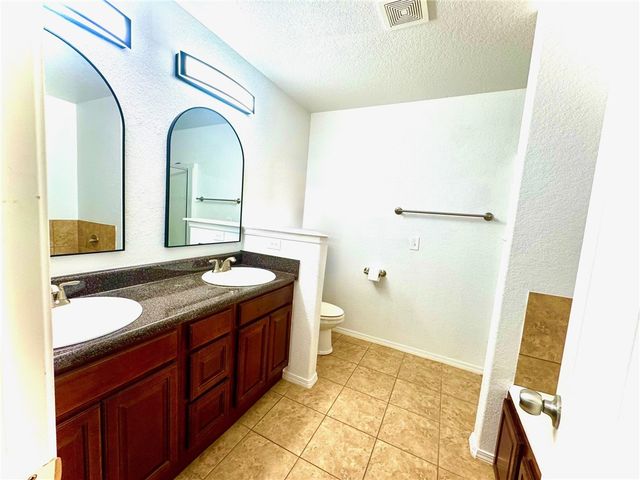 1214 Queensbury Street, Lowell, AR 72745