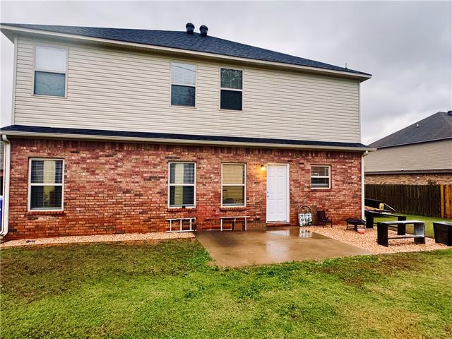 1214 Queensbury Street, Lowell, AR 72745
