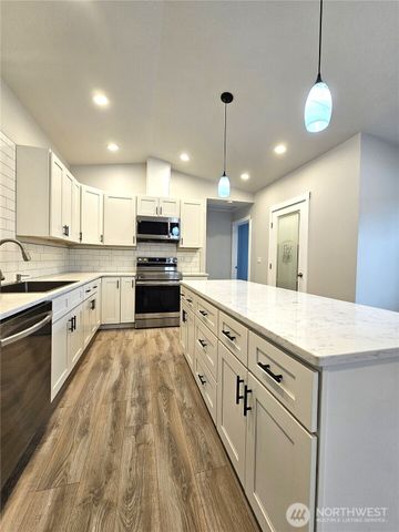 302 W Martin Place, Elma, WA 98541