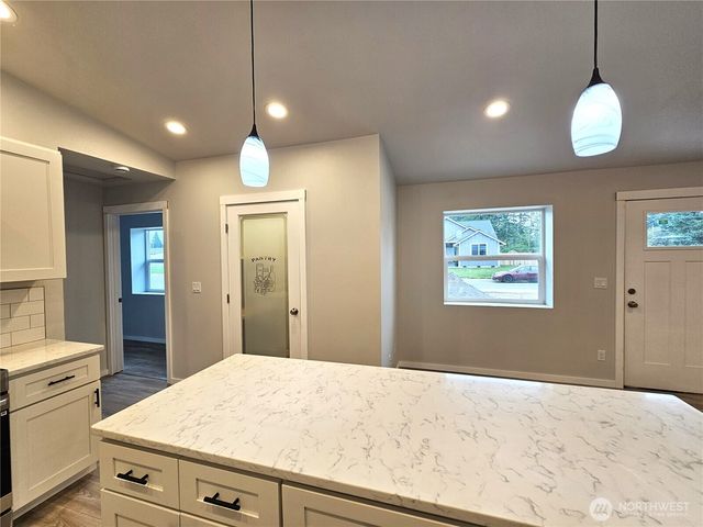 302 W Martin Place, Elma, WA 98541