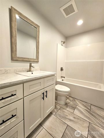 302 W Martin Place, Elma, WA 98541