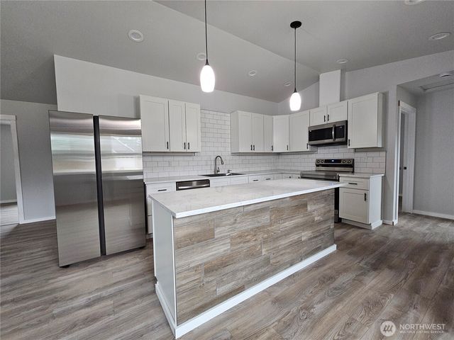 302 W Martin Place, Elma, WA 98541