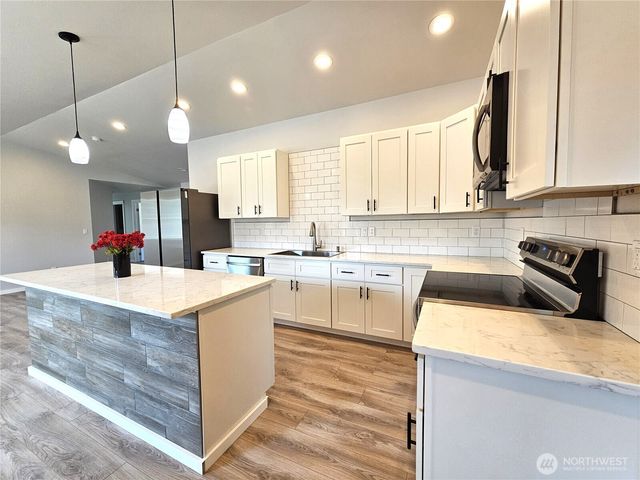 302 W Martin Place, Elma, WA 98541