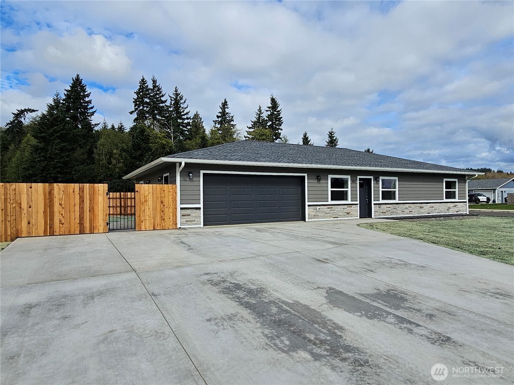 302 W Martin Place, Elma, WA 98541