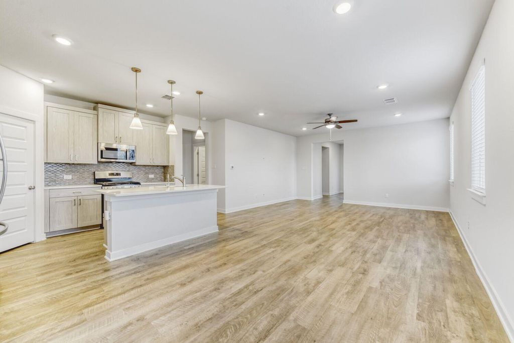 315 Garner DR, Kyle, TX 78640