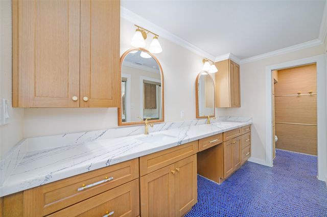 1836 Augusta Drive 4, Houston, TX 77057