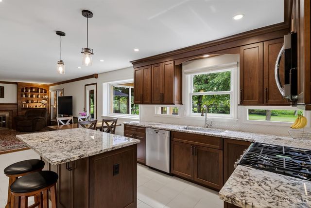 11 Carpenters Run, Blue Ash, OH 45241