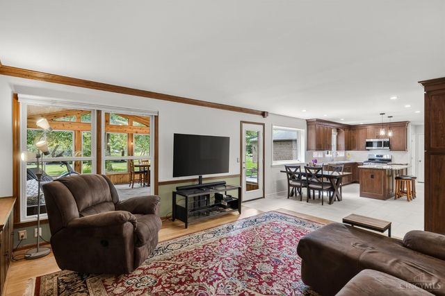 11 Carpenters Run, Blue Ash, OH 45241