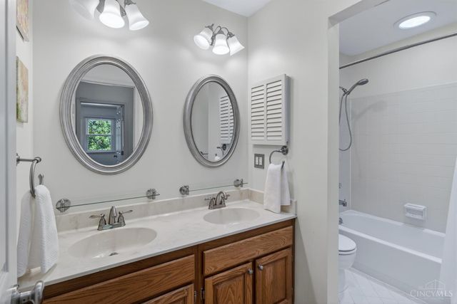 11 Carpenters Run, Blue Ash, OH 45241