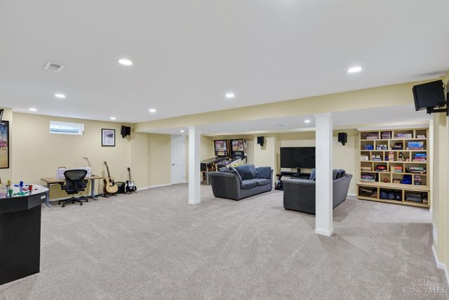 11 Carpenters Run, Blue Ash, OH 45241