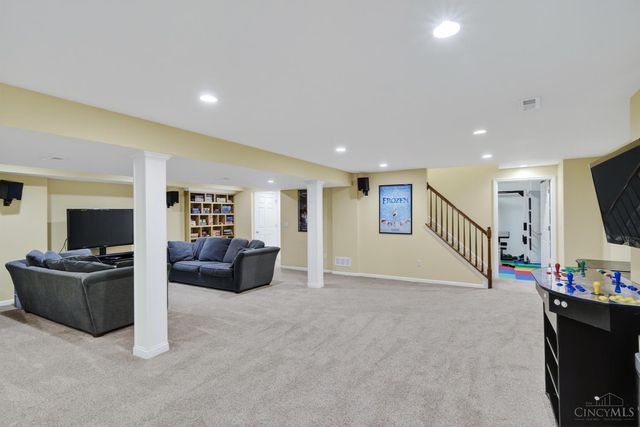 11 Carpenters Run, Blue Ash, OH 45241