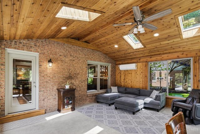 11 Carpenters Run, Blue Ash, OH 45241