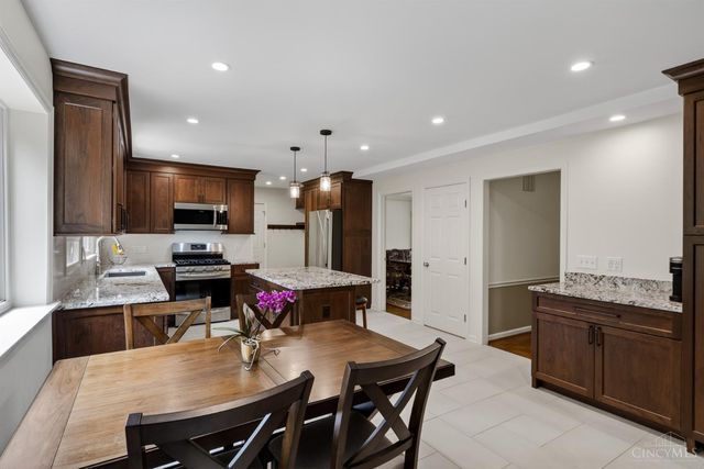 11 Carpenters Run, Blue Ash, OH 45241