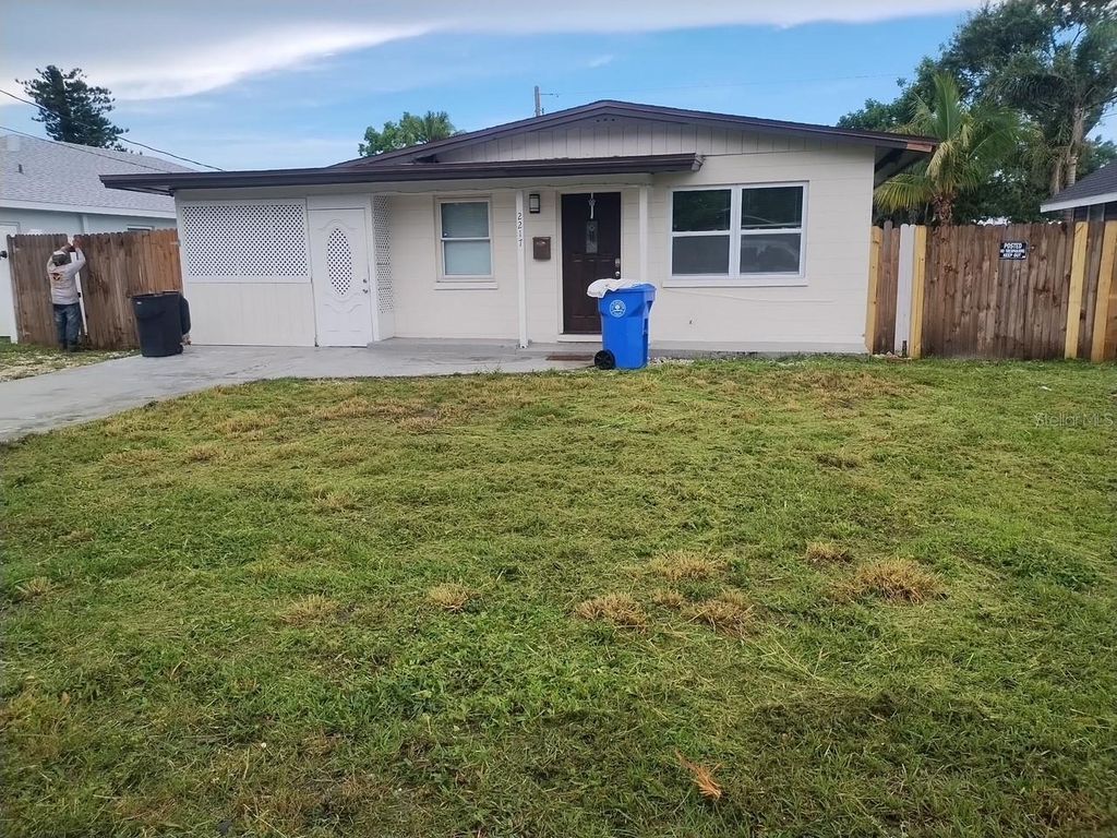 2217 20TH AVENUE W, Bradenton, FL 34205