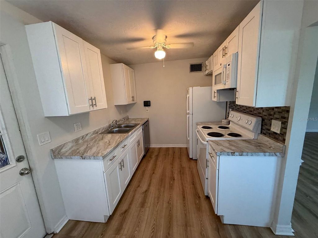 2217 20TH AVENUE W, BRADENTON, FL 34205 — photo 5