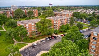 2222 S Stewart Avenue 1C, Lombard, IL 60148