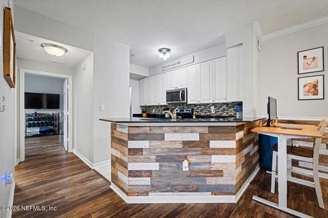 8539 GATE Parkway W 121, Jacksonville, FL 32216