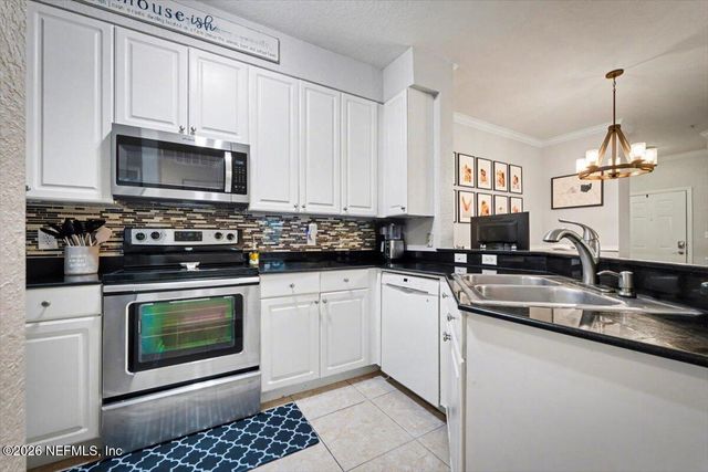 8539 GATE Parkway W 121, Jacksonville, FL 32216