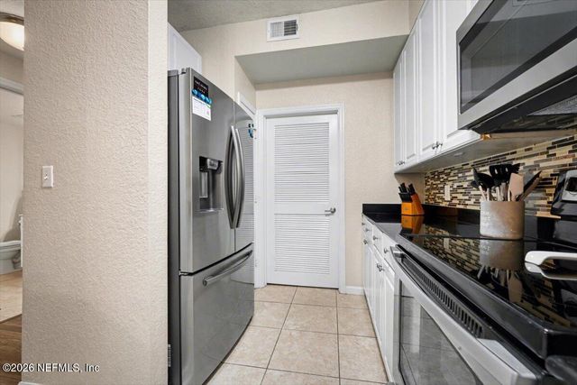 8539 GATE Parkway W 121, Jacksonville, FL 32216