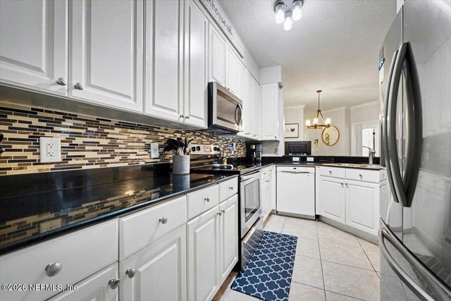 8539 GATE Parkway W 121, Jacksonville, FL 32216