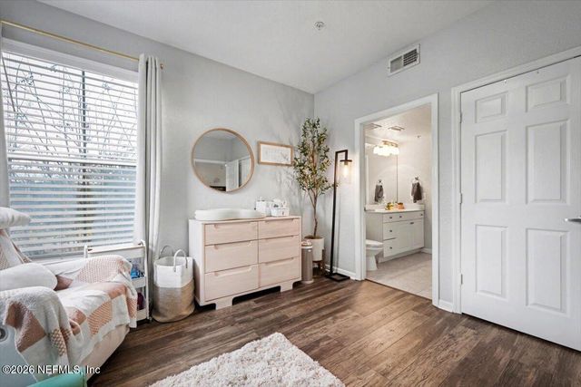 8539 GATE Parkway W 121, Jacksonville, FL 32216