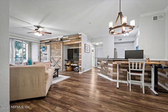 8539 GATE Parkway W 121, Jacksonville, FL 32216