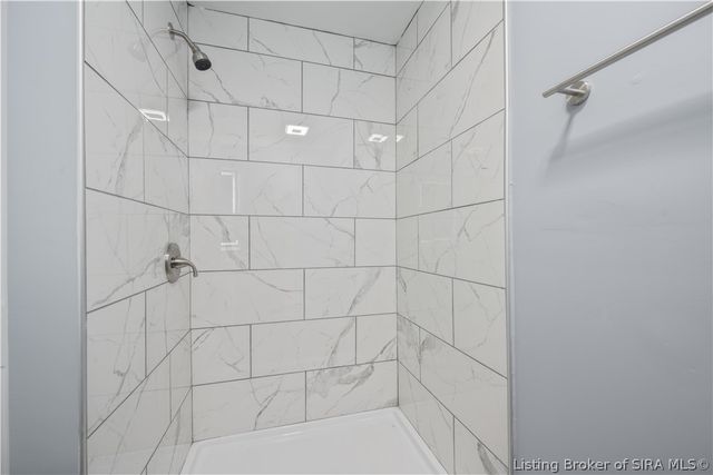 1414 Greenwood Road, Sellersburg, IN 47172