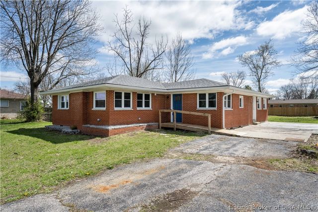 1414 Greenwood Road, Sellersburg, IN 47172