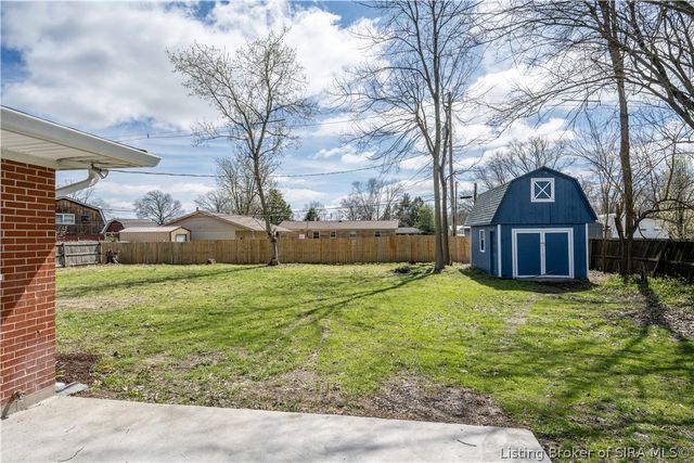 1414 Greenwood Road, Sellersburg, IN 47172