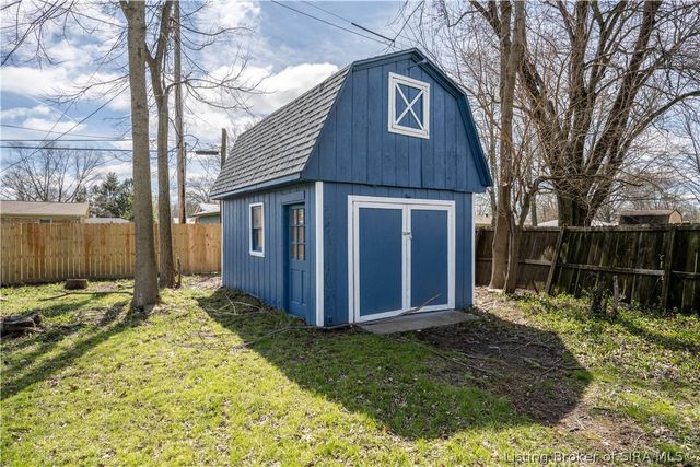 1414 Greenwood Road, Sellersburg, IN 47172