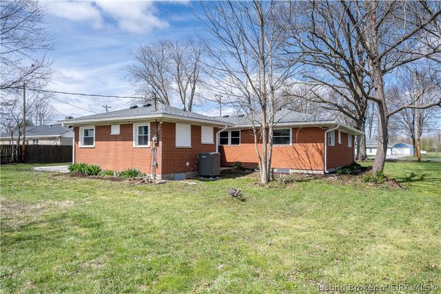 1414 Greenwood Road, Sellersburg, IN 47172