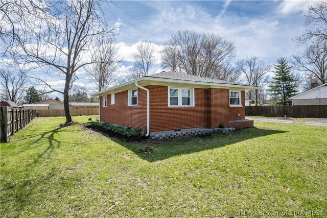 1414 Greenwood Road, Sellersburg, IN 47172