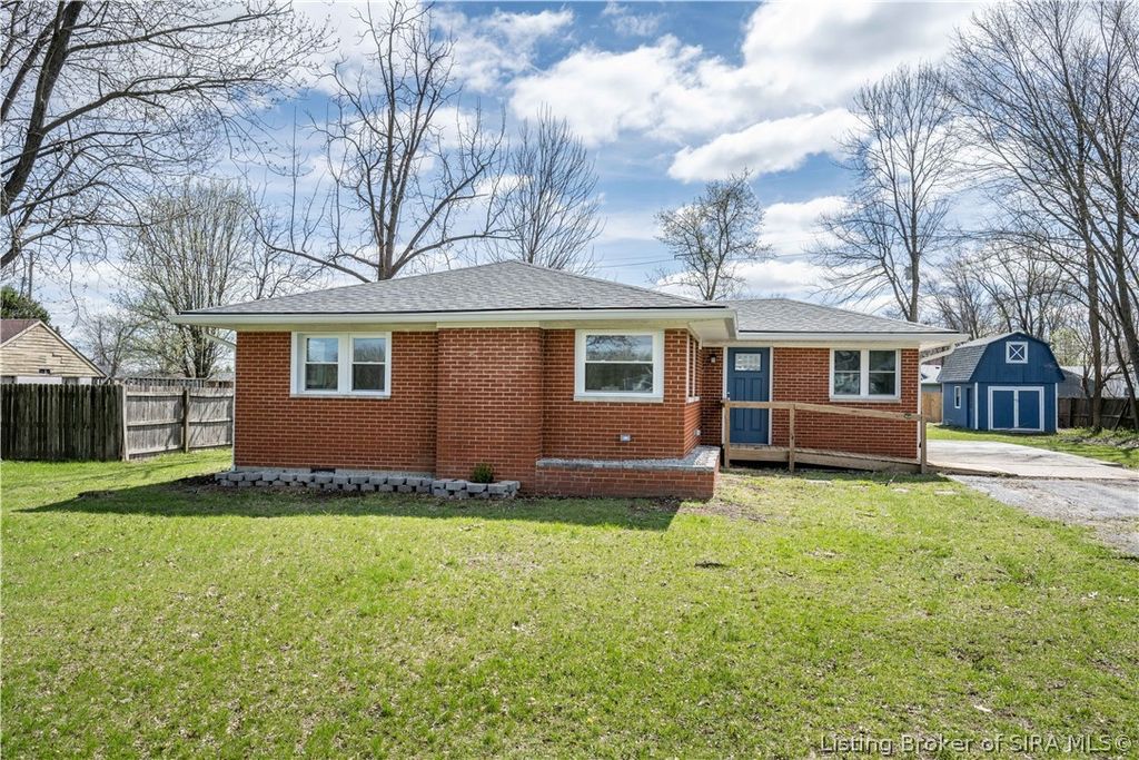 1414 Greenwood Road, Sellersburg, IN 47172