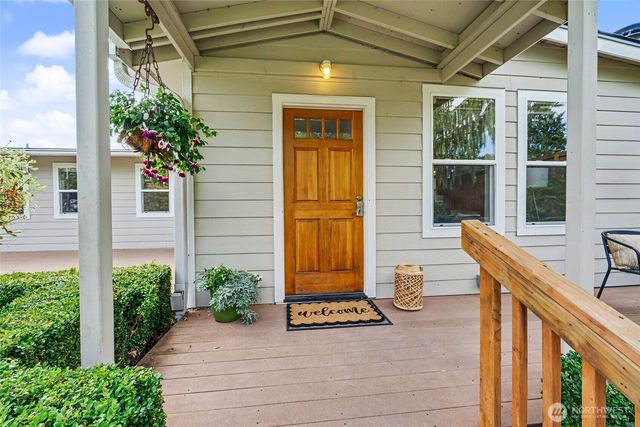 18043 Ashworth Avenue N, Shoreline, WA 98133