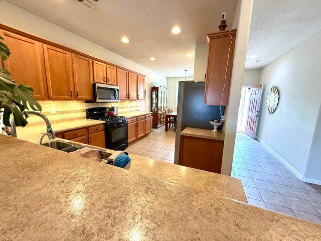 4025 Loma Alta Avenue NE, Rio Rancho, NM 87124