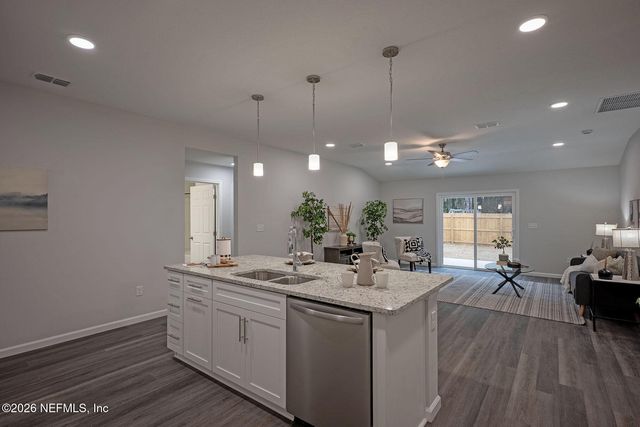 13747 HOLLINGS Street, Jacksonville, FL 32218