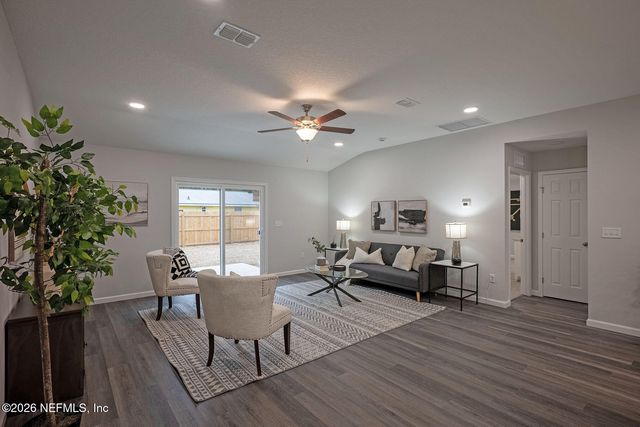 13747 HOLLINGS Street, Jacksonville, FL 32218