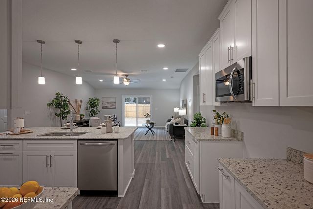 13747 HOLLINGS Street, Jacksonville, FL 32218