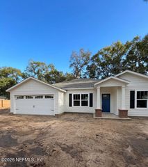13747 HOLLINGS Street, Jacksonville, FL 32218