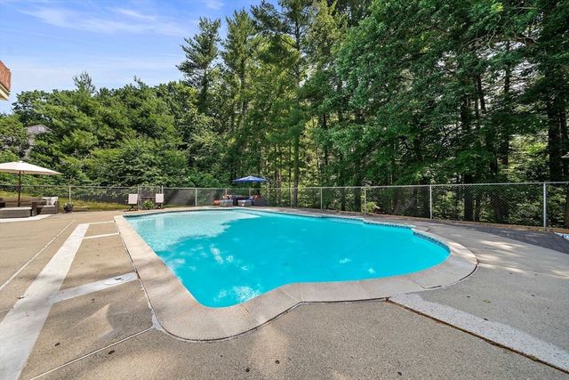 89 Sunset Way, Pembroke, MA 02359