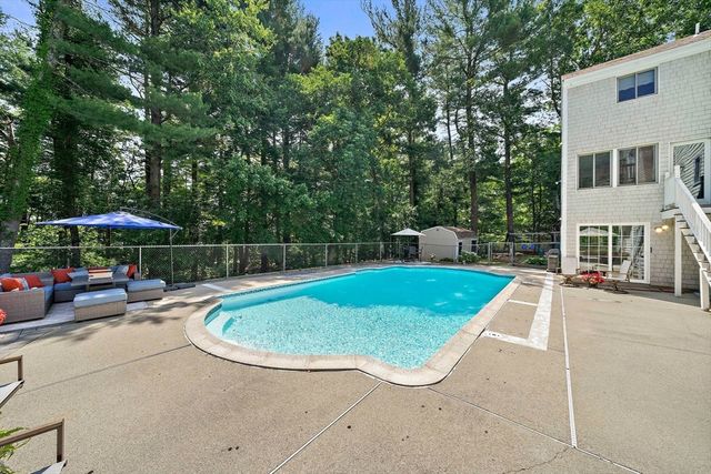 89 Sunset Way, Pembroke, MA 02359