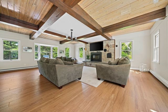 89 Sunset Way, Pembroke, MA 02359