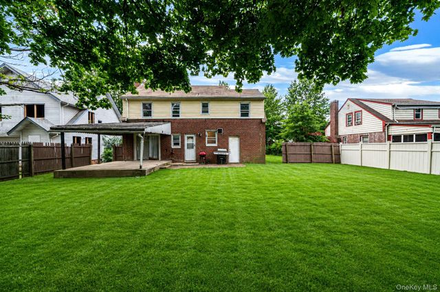 91 E Milton Street, Freeport, NY 11520