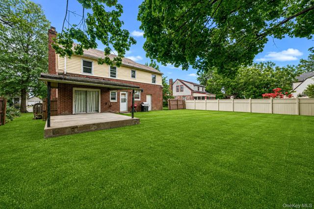 91 E Milton Street, Freeport, NY 11520