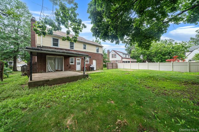 91 E Milton Street, Freeport, NY 11520