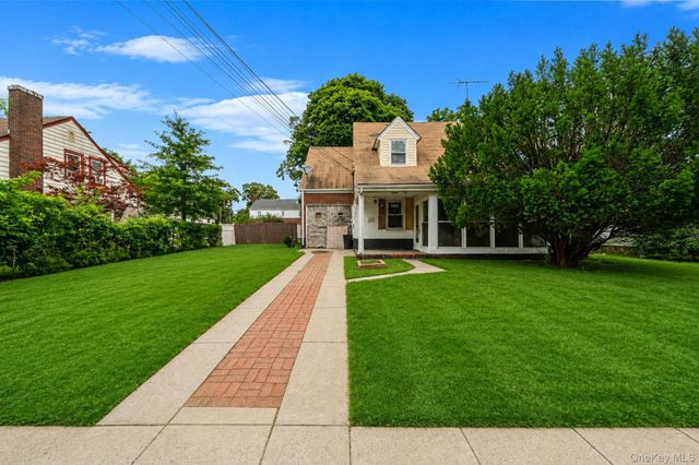 91 E Milton Street, Freeport, NY 11520