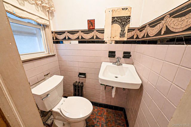 91 E Milton Street, Freeport, NY 11520