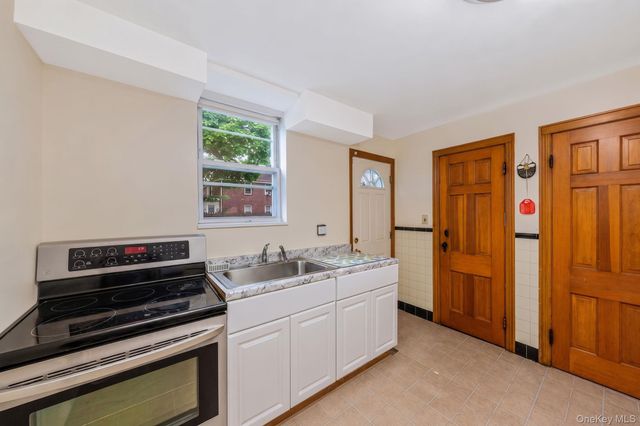 91 E Milton Street, Freeport, NY 11520