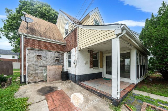 91 E Milton Street, Freeport, NY 11520