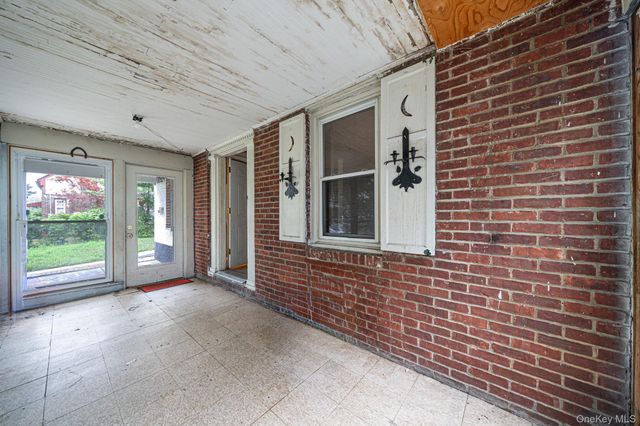 91 E Milton Street, Freeport, NY 11520